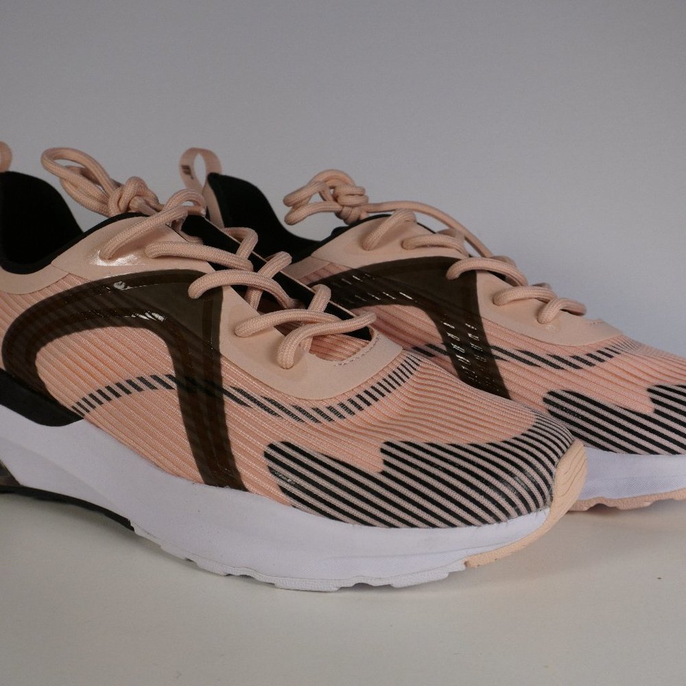 New Women's Fabletics Manhattan Athletic Shoes Sz 8 Cloud Pink Exercise MSRP $65